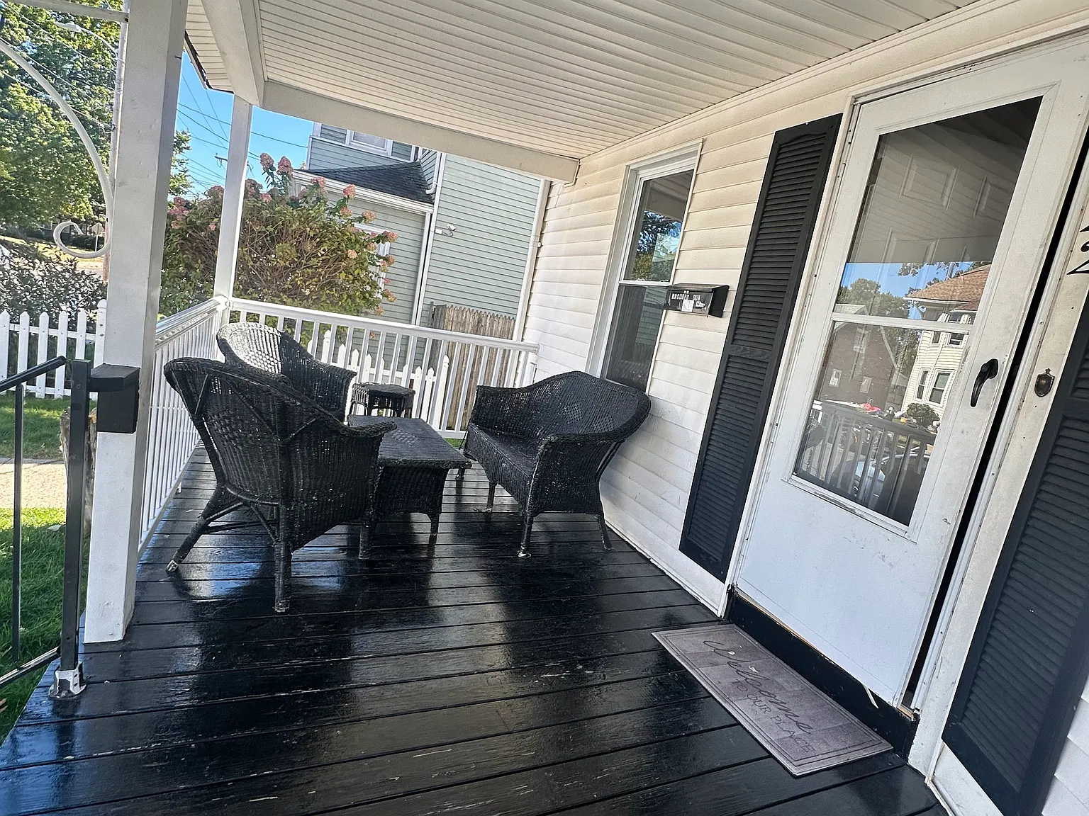 3 bed, 1228 sqft, $2,000 — Photo 2