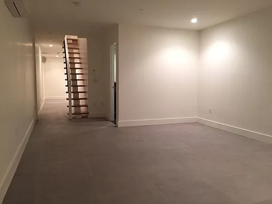 Rented by EXR | media 25