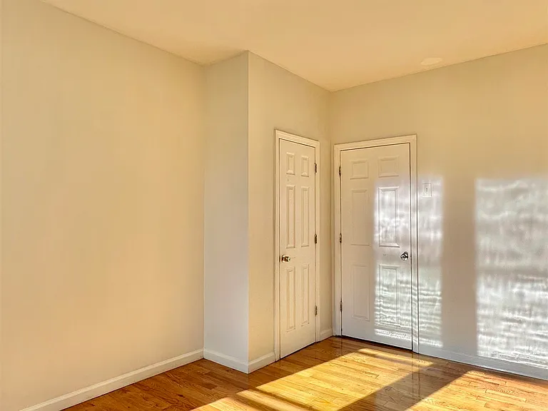 245 Duncan Ave #4 — Photo 11