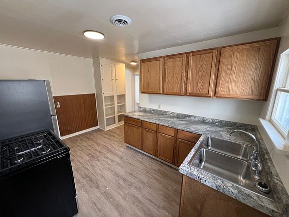 5th image of 332 W 17th St #2