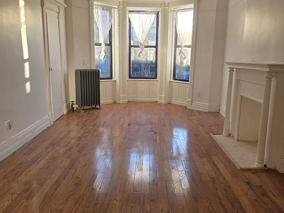 1st image of 449 46th St Floor 3