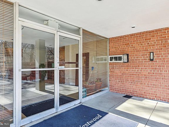 3rd image of 3033 New Mexico Ave NW APT 207
