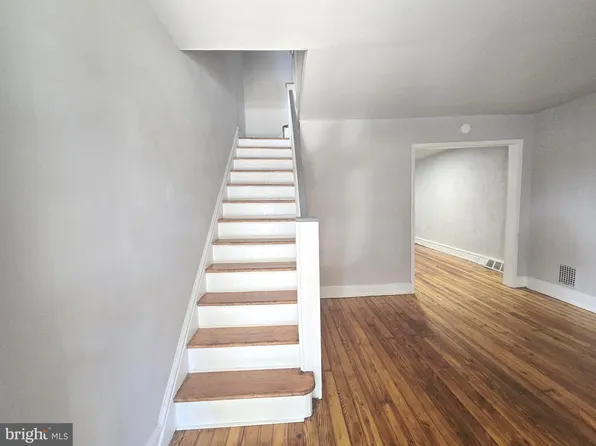 2540 S 61st St, Philadelphia, PA 19142