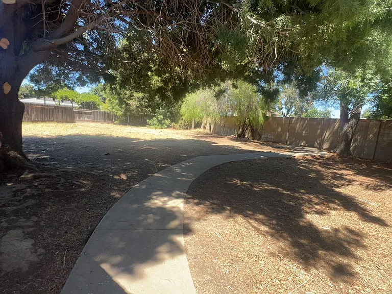 303 Diane Ct — Photo 13
