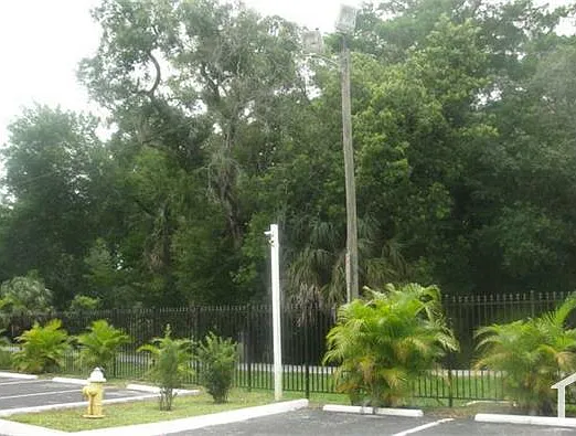 4280 Desoto Ave #305