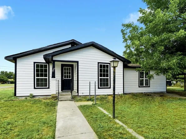1000 E Crafton St, Henrietta, TX 76365