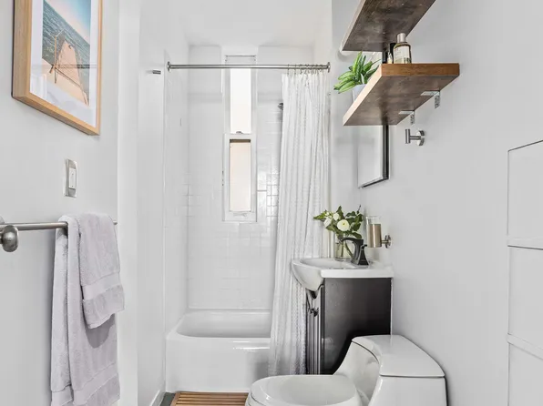 335 West 21st Street 3RE image 5 of 6