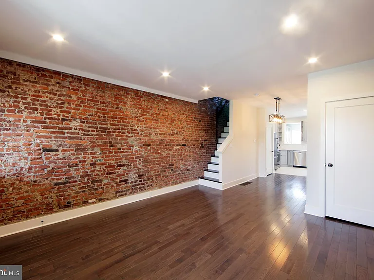 2677 Aramingo Ave — Photo 6