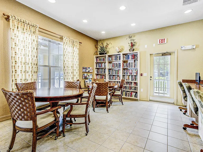 Savannah Cove Apartments — Photo 14