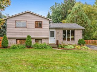 29 Louise Cres, Russell, ON K0A1W0
