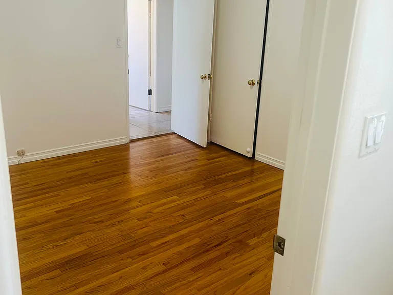5404 Robinhood Ave — Photo 3