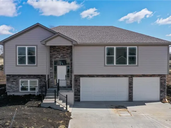 1403 Norfolk Dr, Harrisonville, MO 64701