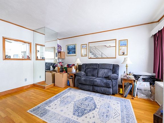 4th image of 463 E 6th St