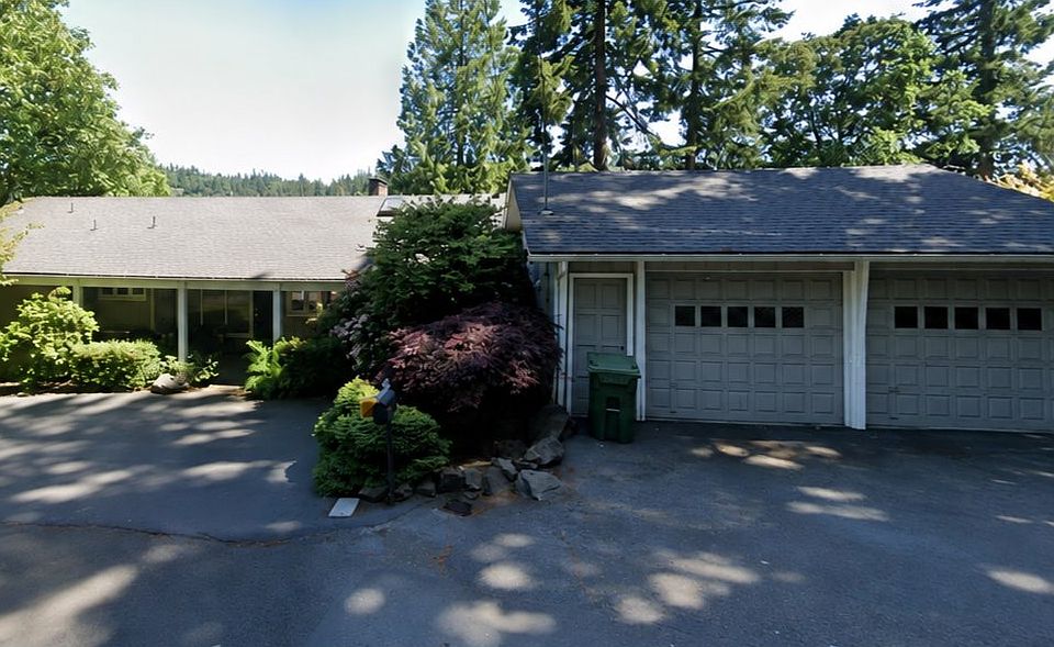 1st image of 2738 Summit Dr