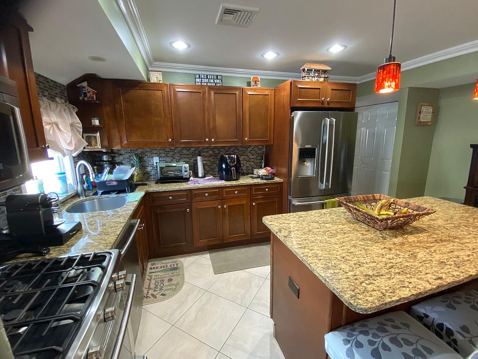 16 Warwick Rd Island Park NY | Zillow