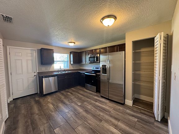 2nd image of 582 Taylor Rd APT 3