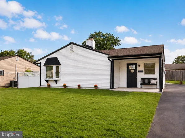 121 Gable Hill Rd, Levittown, PA 19057