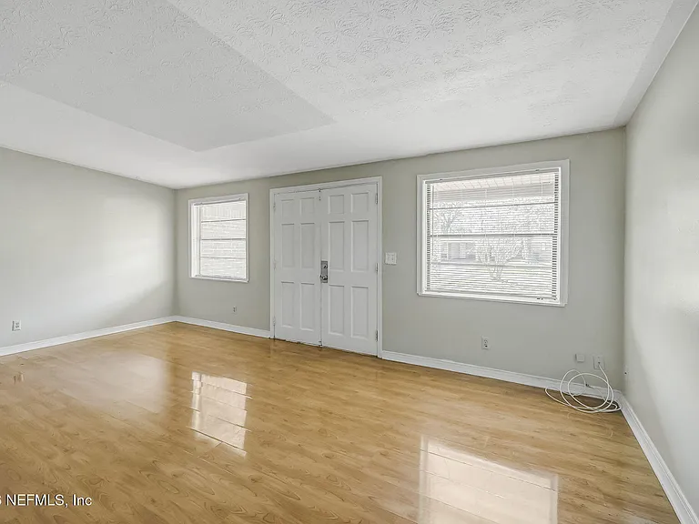 3223 Victoria Park Rd — Photo 7