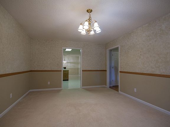 4th image of 230 Old Farm Rd
