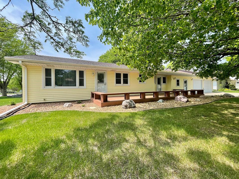 201 Pleasant St, Lakefield, MN 56150 Zillow
