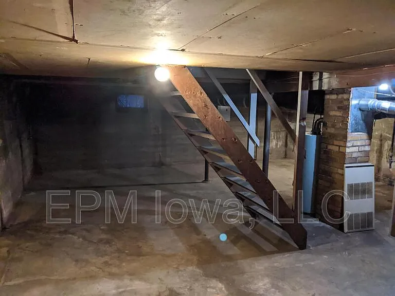 609 1st St W #D — Photo 21