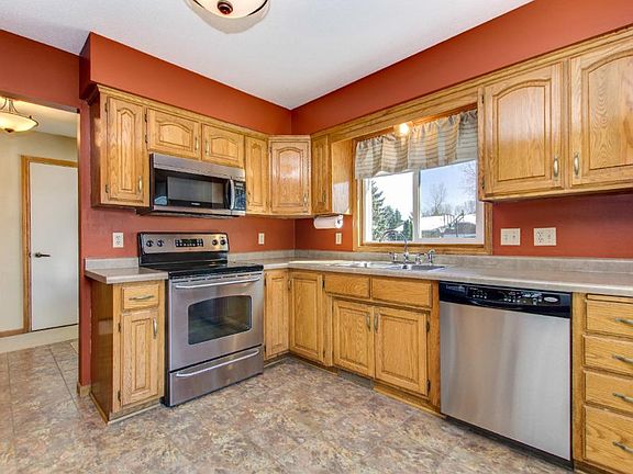 5th image of 10706 Johnson St NE