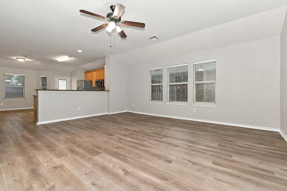 3 bed, 2.0 bath, 1626 sqft, $2,255 — Photo 4