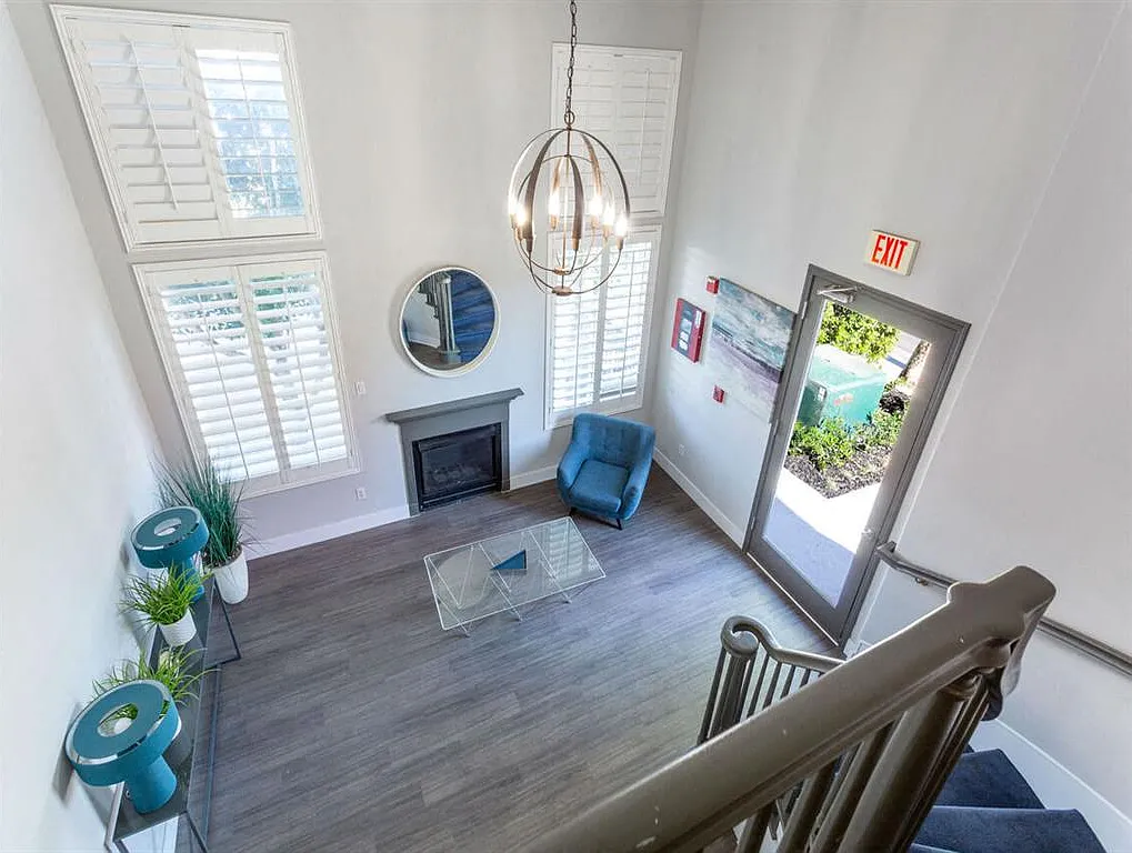 Warner Center Townhomes — Photo 3
