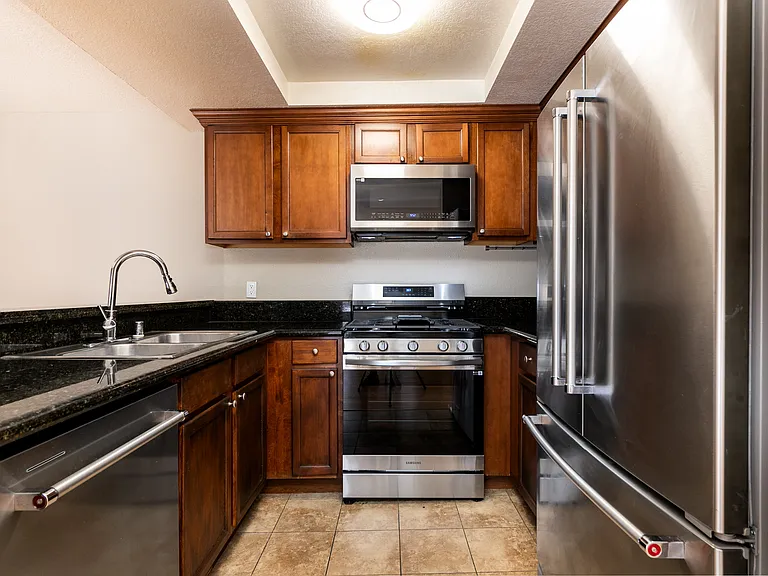 1633 S Bentley Ave #102 — Photo 7