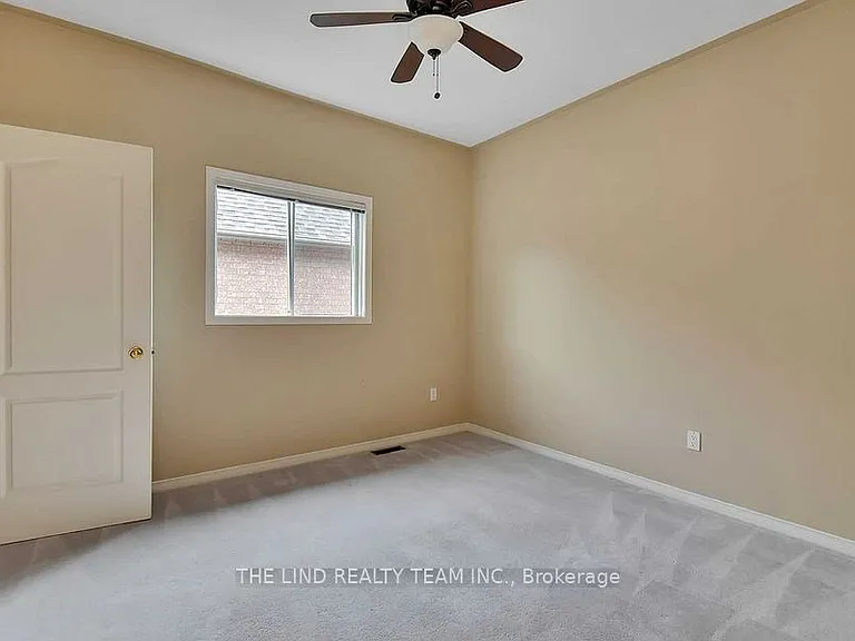238 Deerglen Ter — Photo 11