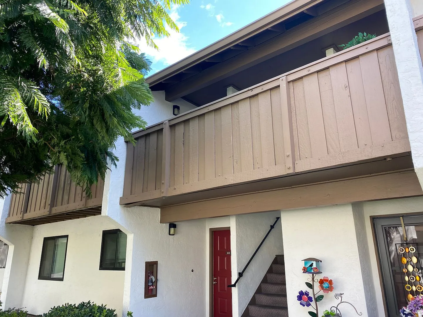 Clean & Spacious 2 Bedroom 1 Bath Upstairs Santa Clara Condo in Park-Like Community — Photo 1