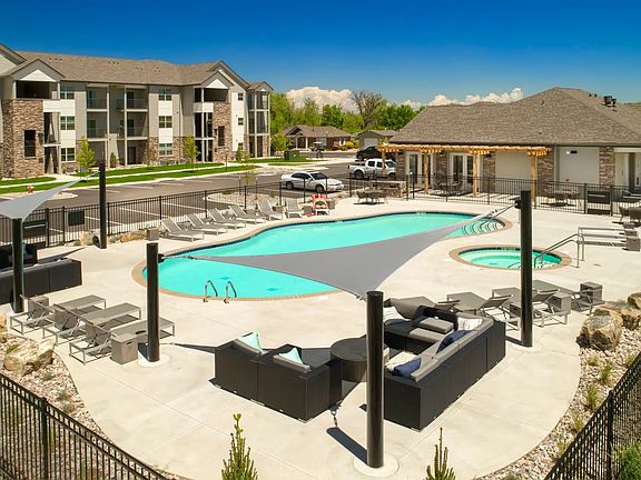 2nd image of 451 14th St SE #301-585