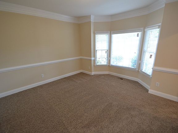 3rd image of 3093 Virginia Pl