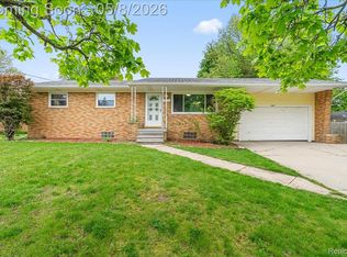 2413 Kuerbitz Dr, Lansing, MI 48906