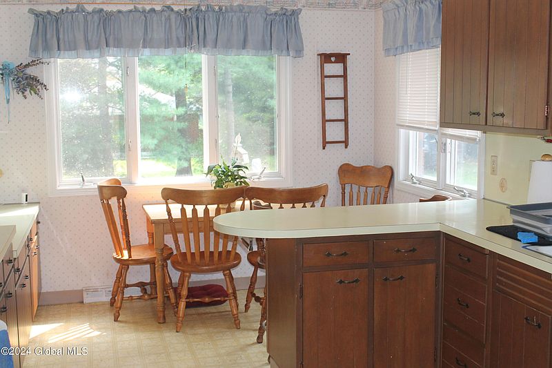 3rd image of 12 Bluebird Court