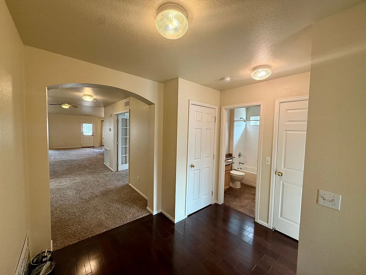 Building Photo - 2044 Falcon Ridge Dr