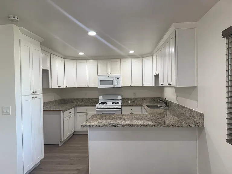 8211 Zinnia Pl — Photo 3