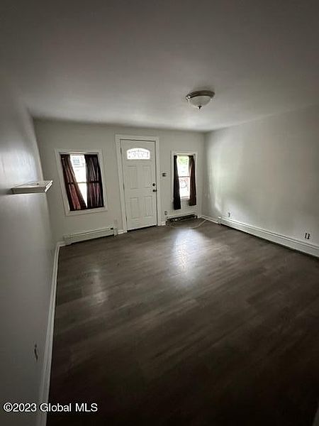 3rd image of 26 Benjamin Street
