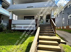 2705 Natchez Ave, Cleveland, OH