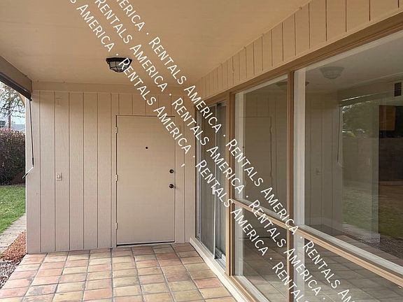 3rd image of 6847 E Windsor Ave