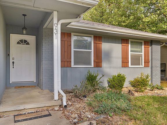 3rd image of 931 S Main Avenue