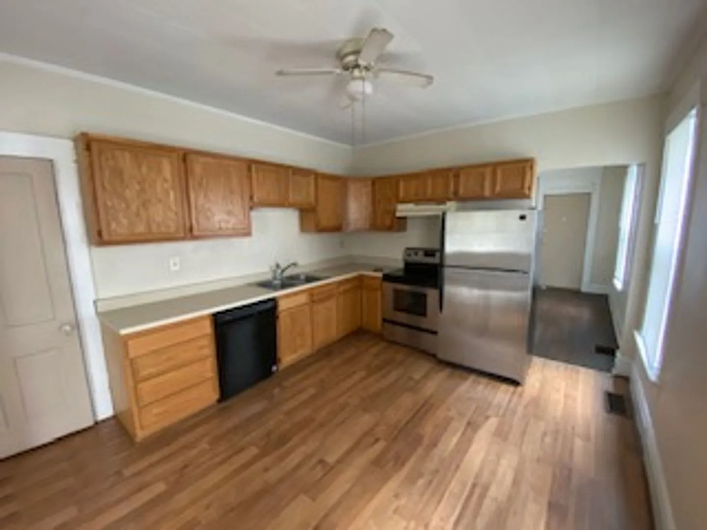 92 W Maynard Ave — Photo 4