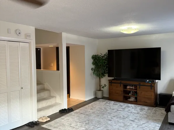 (undisclosed Address), Houston, TX 77057