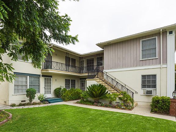 3rd image of 12309 Oxnard St APT 4