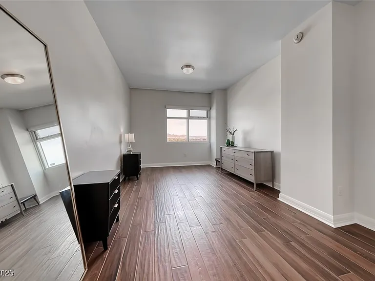 150 Las Vegas Blvd #1803 — Photo 22