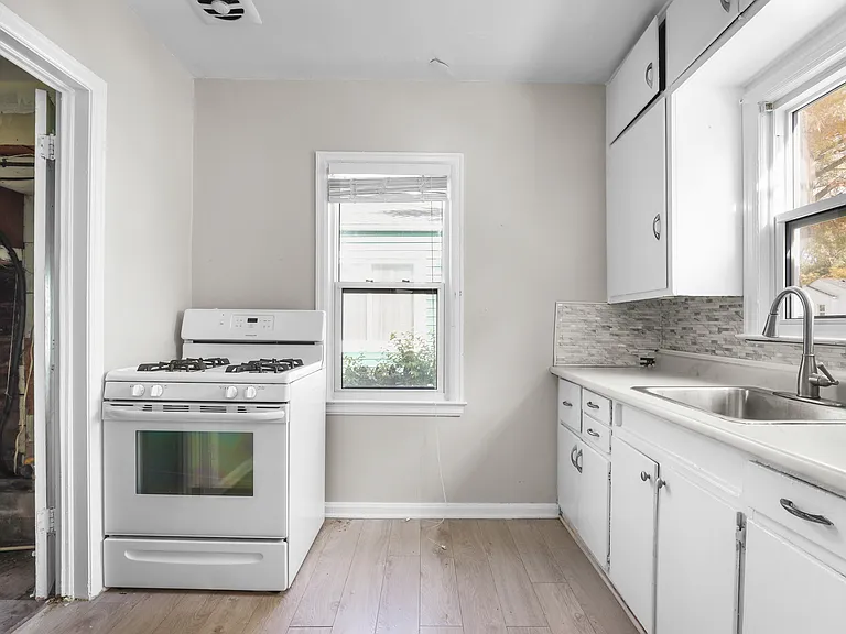 3532 Caroline Ave — Photo 7