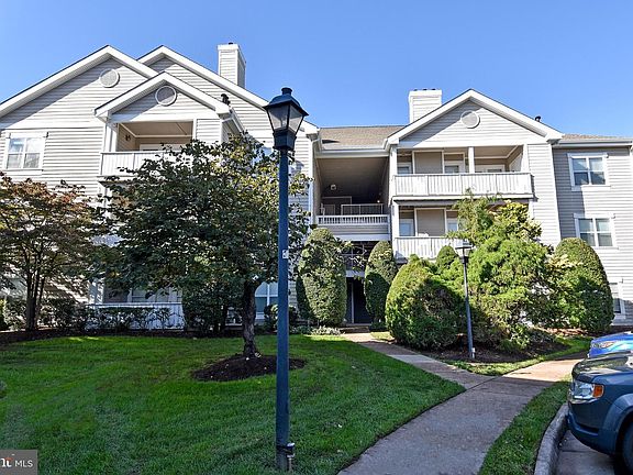 3rd image of 14305 Grape Holly Grv APT 14