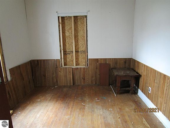 4th image of 8763 Avenue D