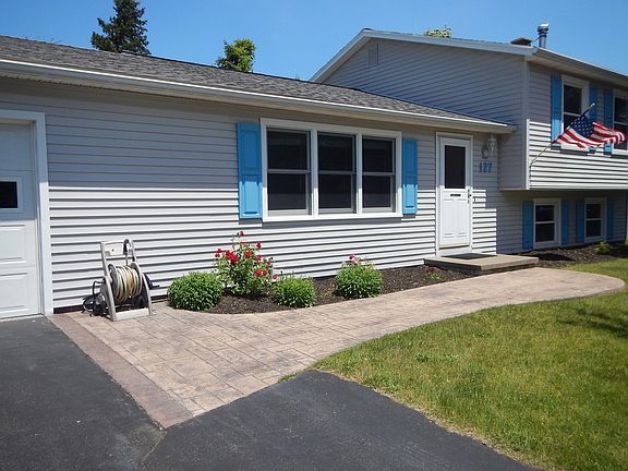 2nd image of 127 Heather Ln