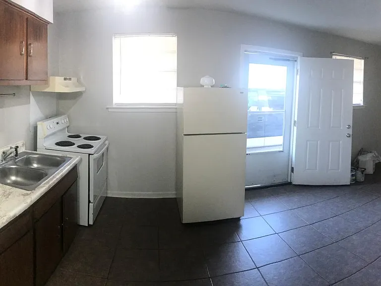 209 Central Ave — Photo 3